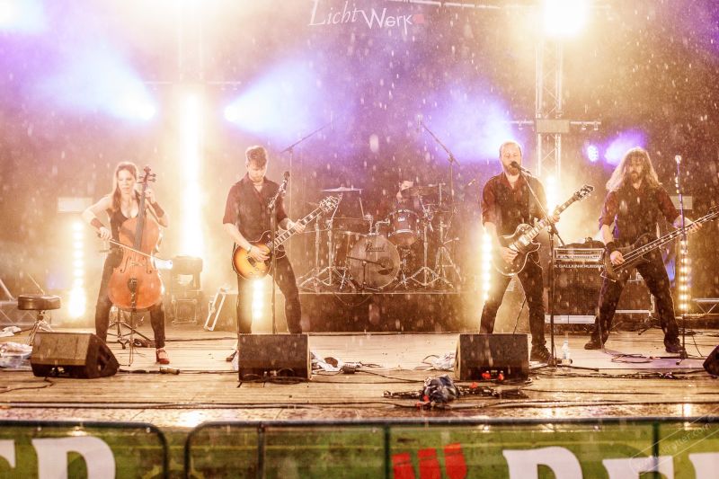 Julia mit Kings of Gravity