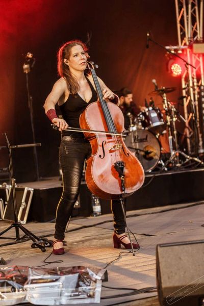 Julia mit Kings of Gravity