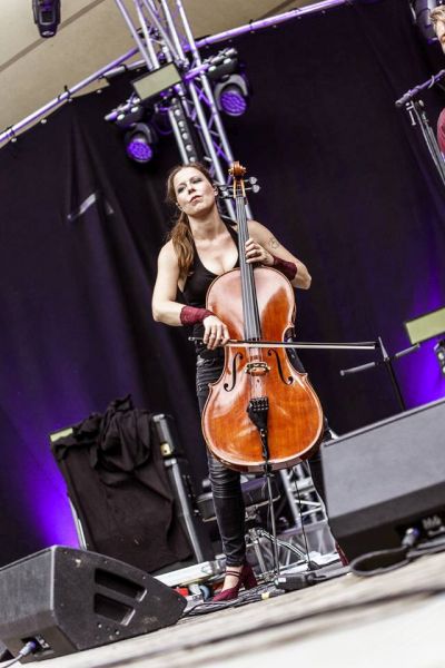 Julia mit Kings of Gravity