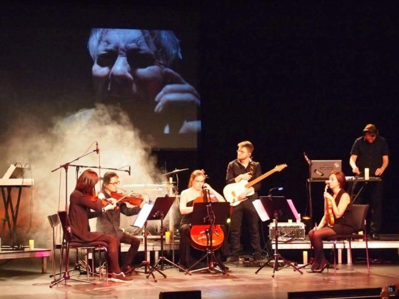 Julia mit Picture Palace Music